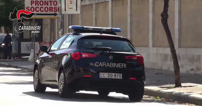 Bari, maxi rissa tra extracomunitari a Piazza Aldo Moro, ferito un Carabiniere