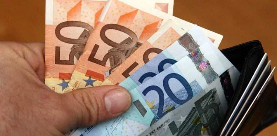 Avellino, 33enne trova portafoglio con 10 mila euro e lo restituisce, il proprietario non si era accorto di niente