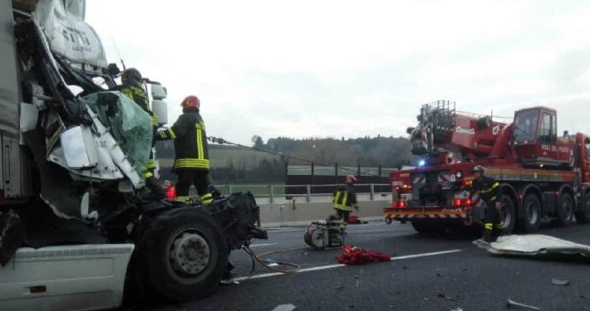 Tragedia sulla A14, terribile incidente stradale, due sono i morti, deceduta anche la pugliese Elisabetta Barbieri, una vita dedicata agli animali