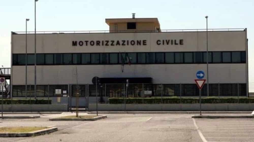 Bari, scatta l’allerta per un allarme bomba alla Motorizzazione Civile, edificio fatto evacuare