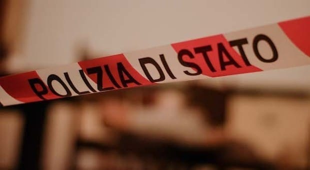 Poliziotto vittima del male oscuro, si uccide nella sua auto nel parcheggio di un hotel, era diventato da pochissimo papà