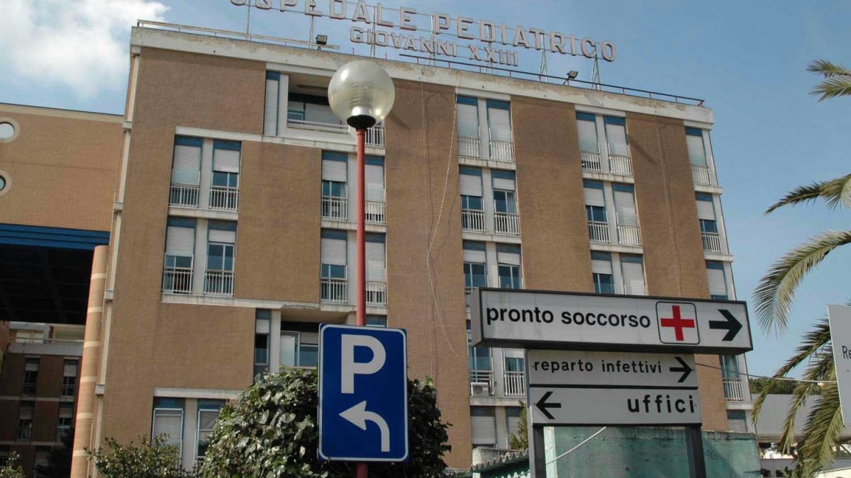 Ospedale Pediatrico Bari, ragazzina di 14 anni positiva al Coronavirus ricoverata in rianimazione, complicazioni a polmonite bilaterale