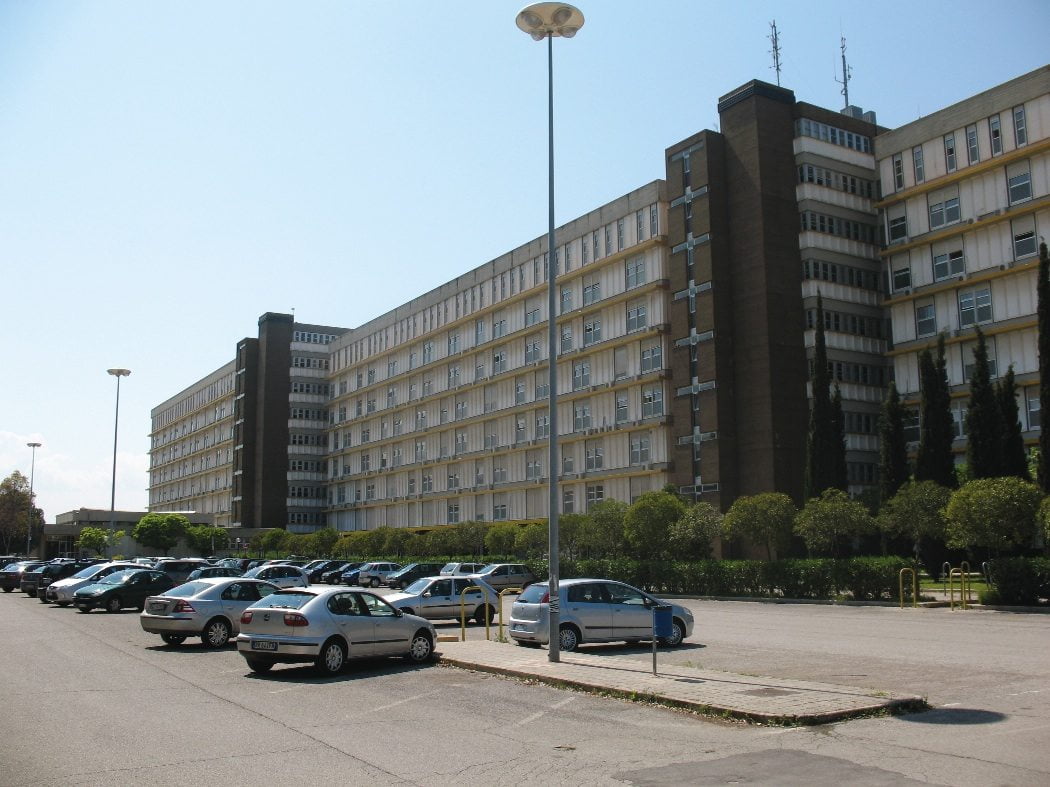 Covid-19, collasso ospedali a Bari, mancano posti letto, barelle e bocchettoni ossigeno