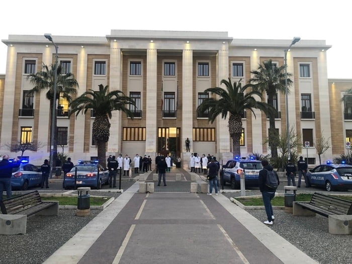 Bari, pronto soccorso del Policlinico di nuovo attivo dopo l’incendio