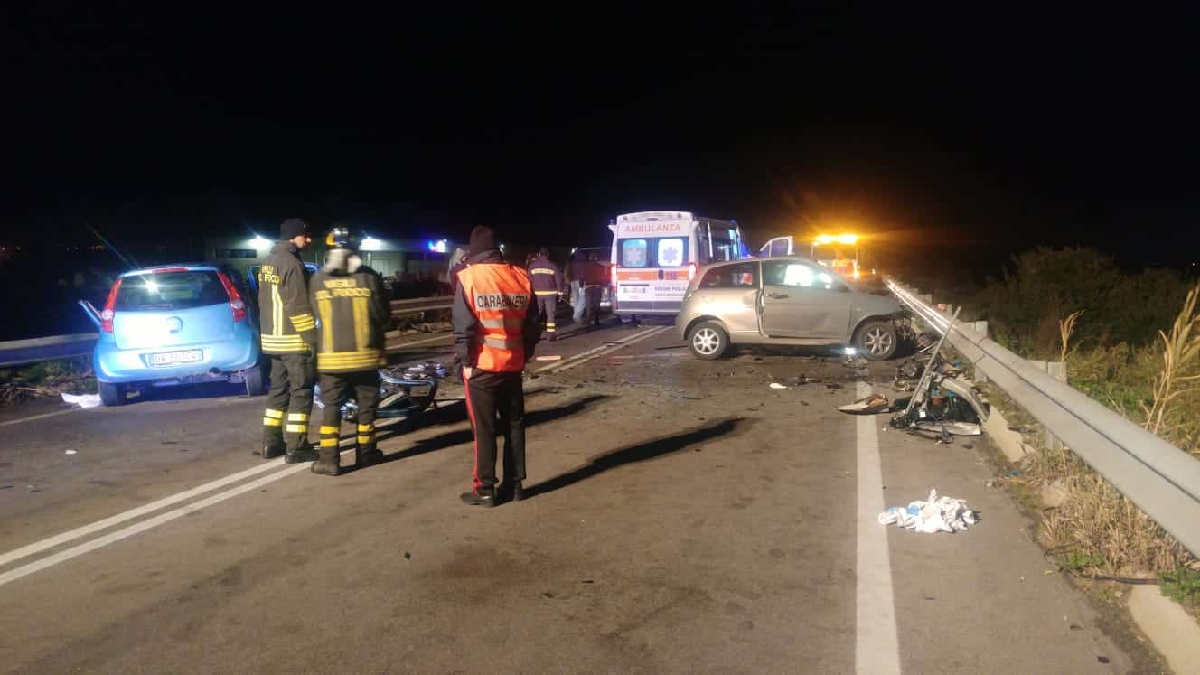 Puglia, incidente mortale, violento scontro tra due auto, muore un uomo, ferito un ragazzo di 22 anni
