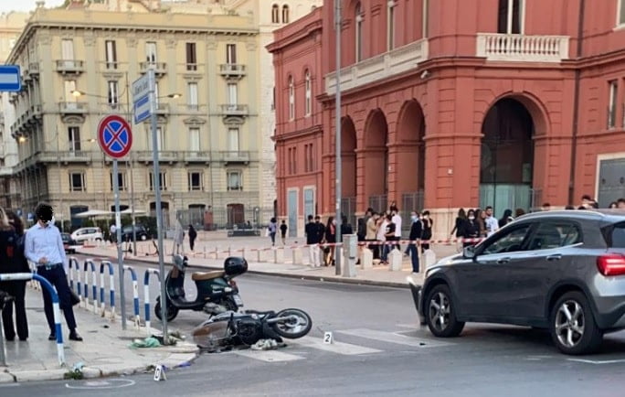 Bari, scontro auto moto in corso Cavour angolo via Sordi, gravissimo il centauro
