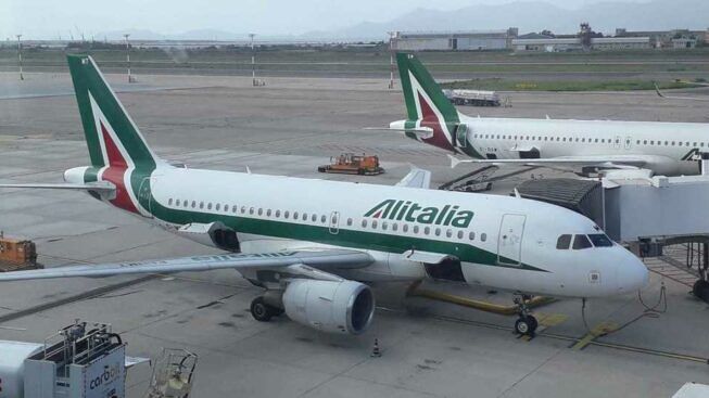 Attimi di paura sul volo Milano-Brindisi, bimba soffoca per una caramella