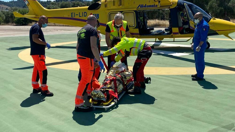 Puglia, camionista scende dal suo camion, il mezzo prosegue la sua corsa travolgendolo, è gravissimo