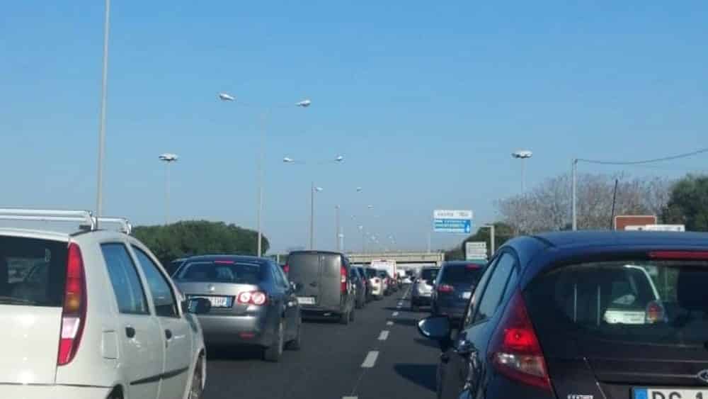 Bari , statale 16 tamponamento direzione mare tra Torre a Mare e Mola,  lunghissime code