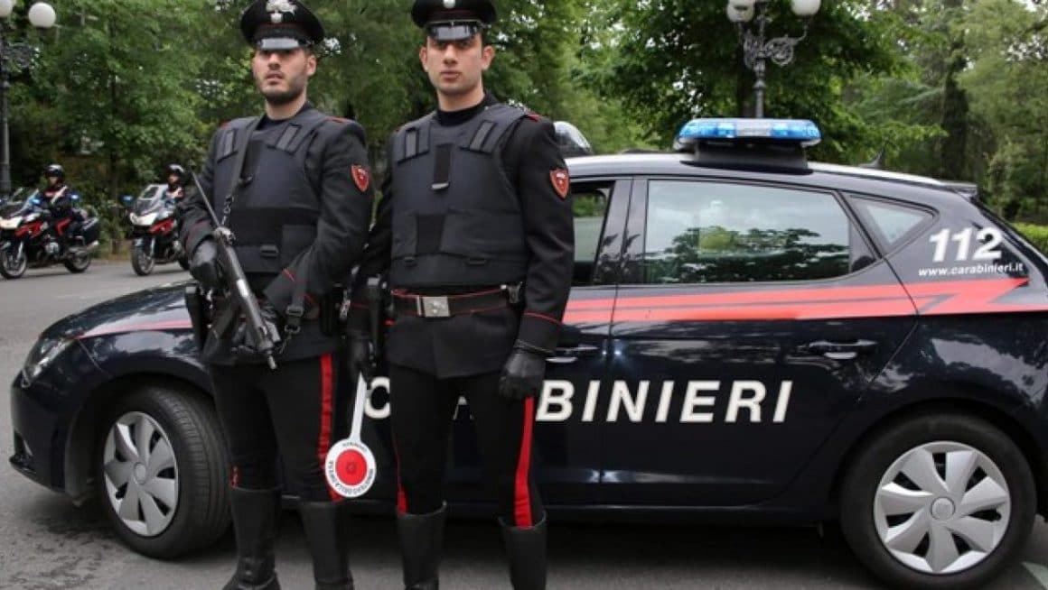 Bari, incidente in pieno centro responsabile scappa