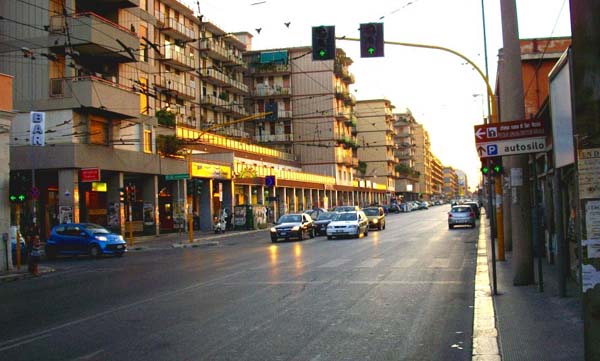 Bari, serenata in pieno centro bloccano strade e vengono multati