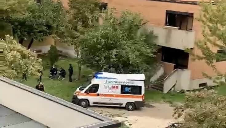 Puglia, agguato nel cortile di una scuola media, ferito gravemente un bidello