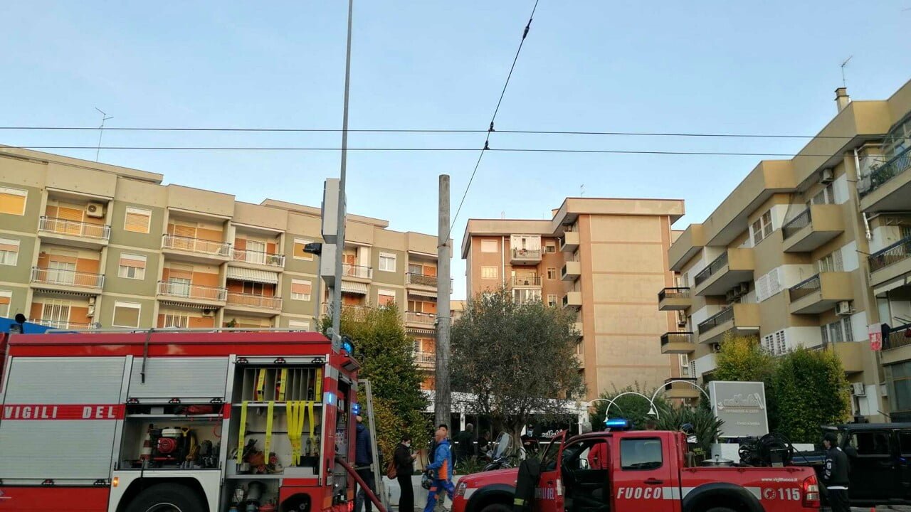 Bari, attimi di paura nelle vicinanze parco 2 Giugno per l’incendio improvviso di un ristorante