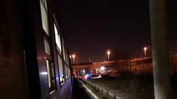 Bari piange una 16enne travolta da un treno InterCity, la ragazza era seduta vicino a binari con alcuni amici