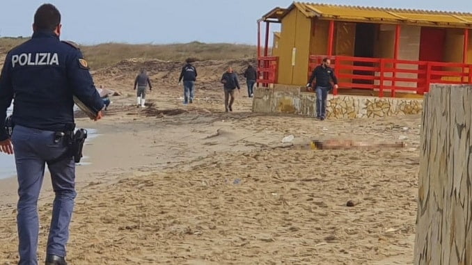 Ritrovato sulla spiaggia di un lido di Brindisi il corpo senza vita del 47enne bancario barese scomparso quattro giorni fa