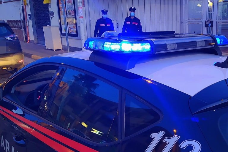 Monopoli, dentista picchia moglie e cognata e viene arrestato