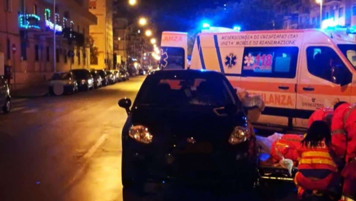 Travolto da un’auto mentre attraversa la strada, inutile la corsa in ospedale per un 50enne pugliese