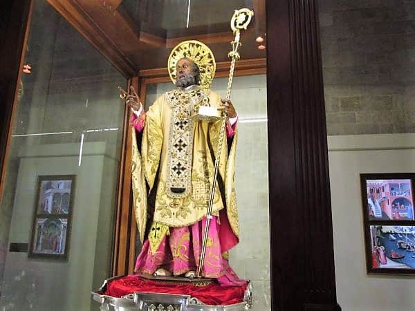 Bari, clamoroso furto nella Basilica di San Nicola, rubati preziosi di valore dalla statua del Santo