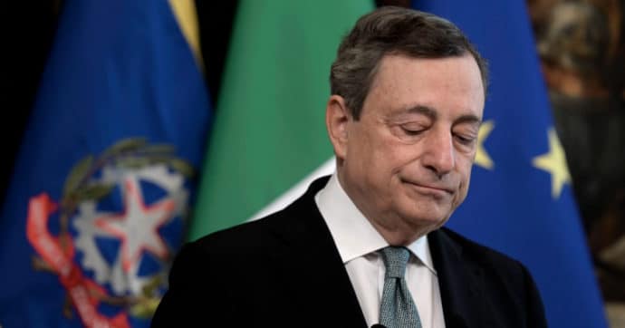 Guerra in Ucraina, Draghi “E’ venuta l’esigenza di iniziare a riarmarci, presto sentirò Putin”