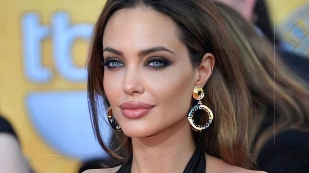 Angelina Jolie innamorata della Puglia, visita lampo top secret per acquisto di una residenza extralusso?