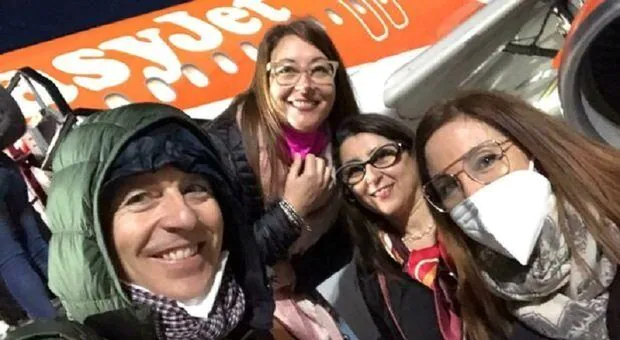 Venezia, volo EasyJet subito dopo il decollo 32 enne ha un arresto cardiaco, salvata da quattro angeli custodi