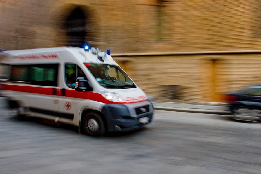 Bari, violento scontro in viale Europa, gravissimo motociclista di 38 anni
