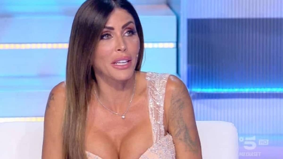 Isola dei Famosi, Guendalina Tavassi una furia per l’abbandono del fratello Edoardo: “Si poteva …”