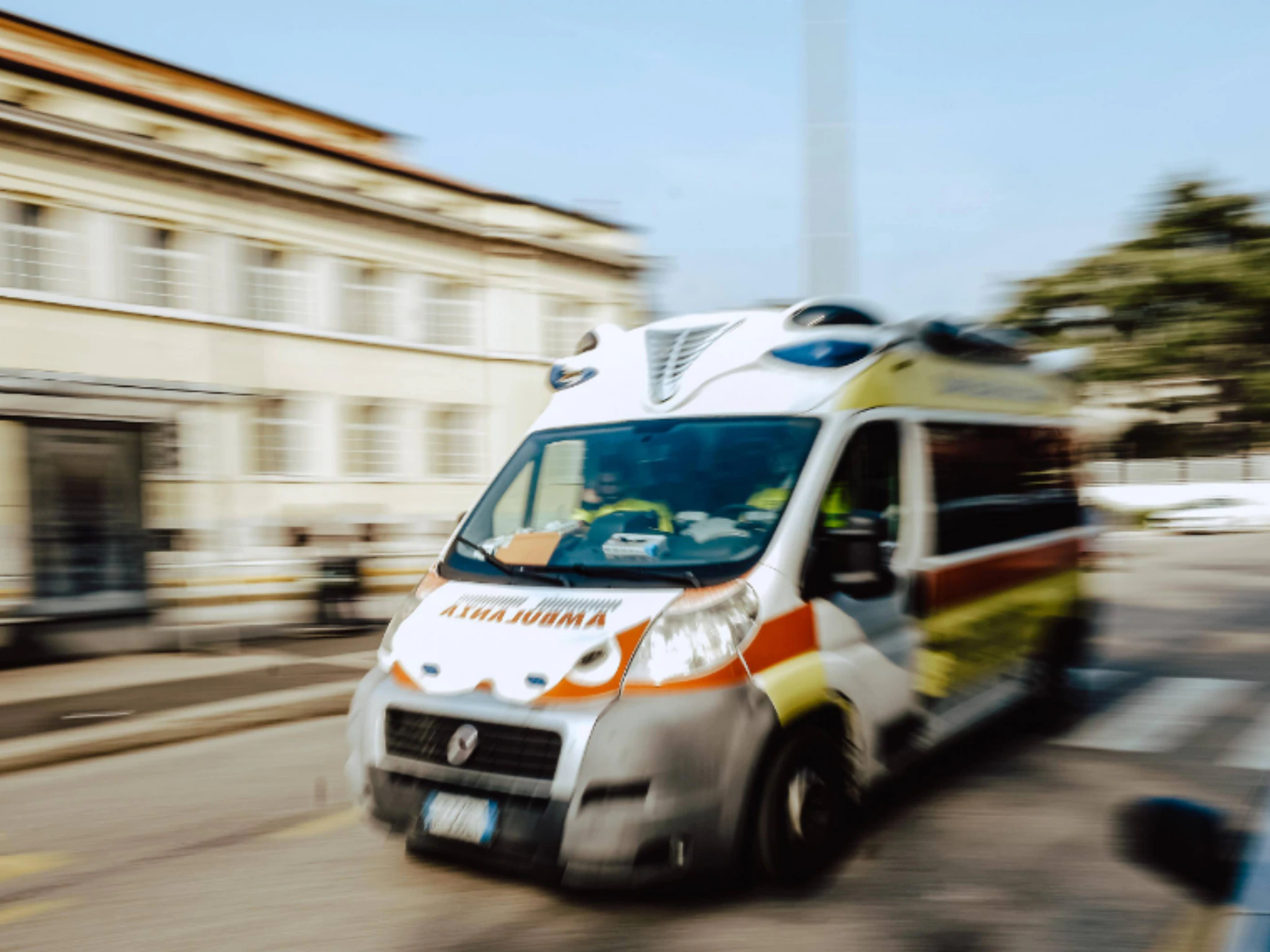 Puglia, spaventata perchè il figlio di soli 6 anni ha bevuto della candeggina , si lancia dal balcone