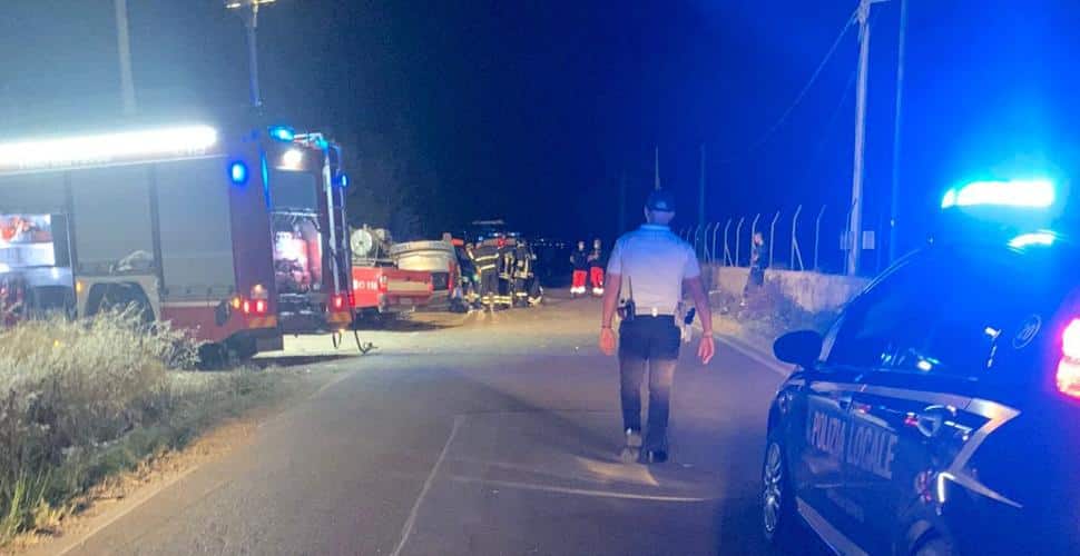 Puglia, auto si ribalta con a bordo due giovani, 28enne muore sul colpo, ferito gravemente altro passeggero