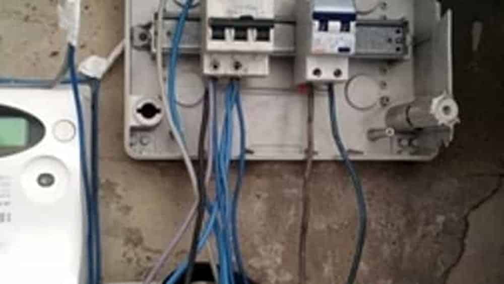 Condominio prende energia in modo abusivo dalla rete elettrica, i carabinieri: “Erano tutti d’accordo”