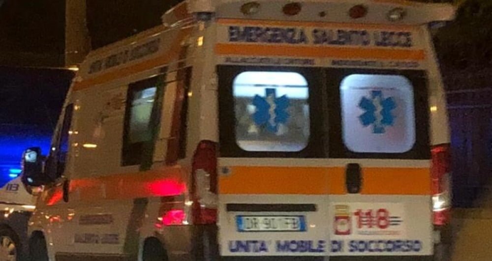 Puglia, scooter si schianta contro un muretto, muore un 17enne, gravissimo un 19enne