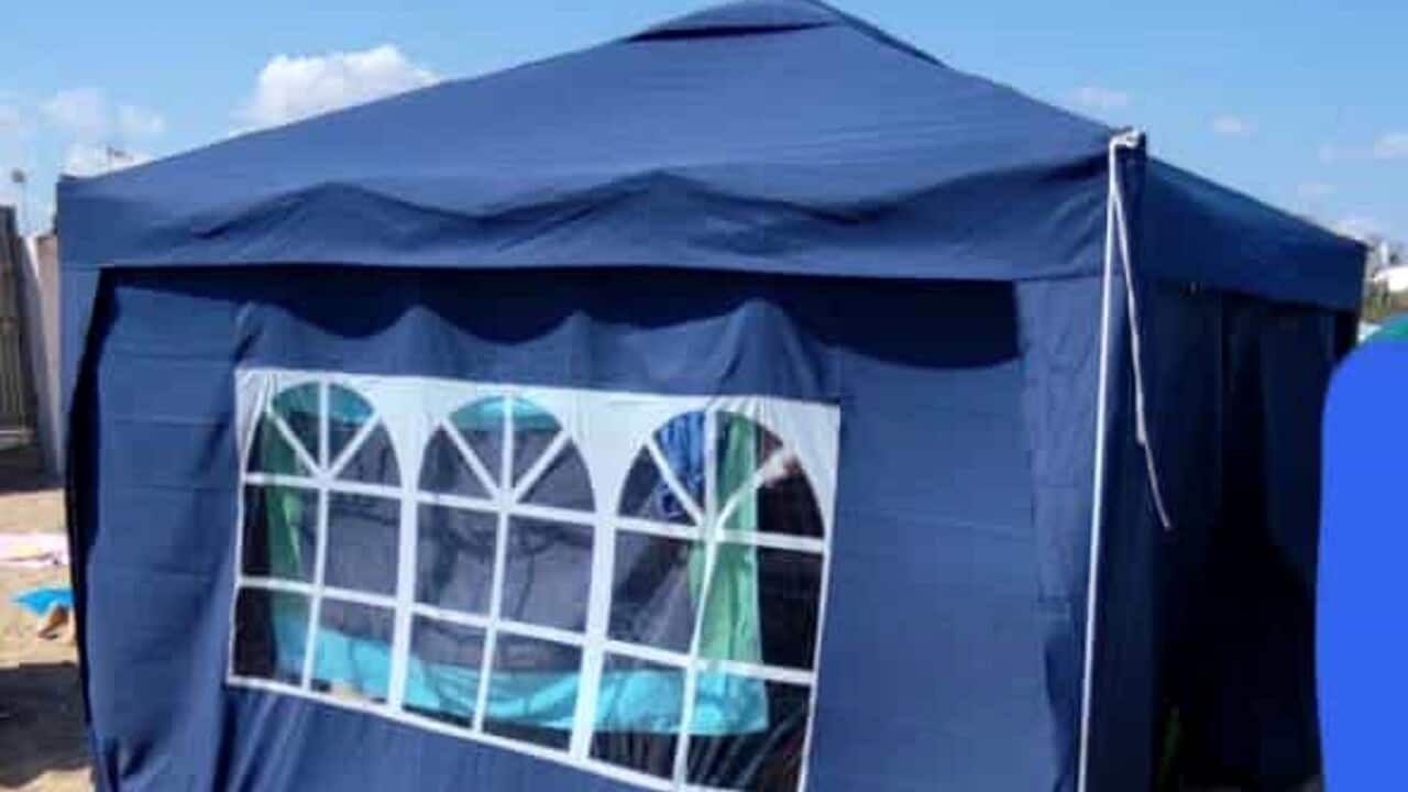 Nel Barese, sulla spiaggia a Monopoli scoperta maxi tenda abusiva di 4 metri, scatta la multa