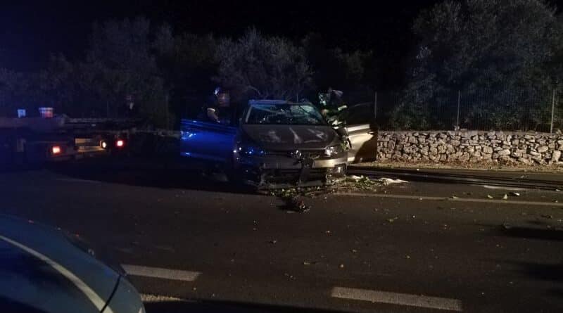 Puglia, è alla guida dell’auto in compagnia della moglie, ha un malore e perde il controllo dell’auto che sbatte contro il guardrail, morto sul colpo