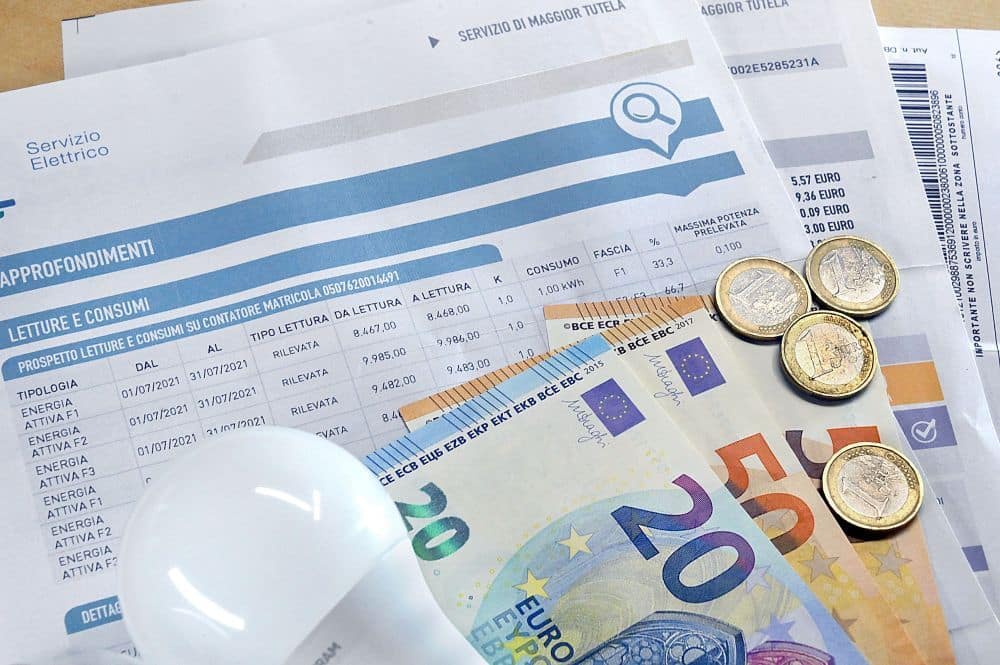 Azienda decide di donare mille euro a ogni dipendente per pagare l’aumento delle bollette