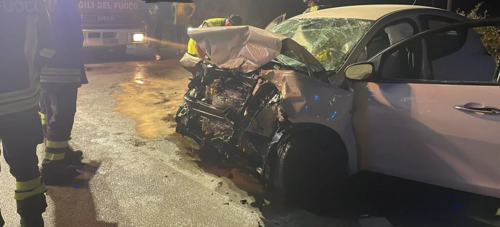 Puglia, drammatico incidente tra tre veicoli, perde la vita una donna, ferito gravemente altre tre persone