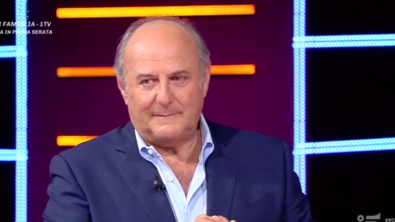 Gerry Scotti al veleno contro Mediaset, la frecciatina che lancia è molto pungente