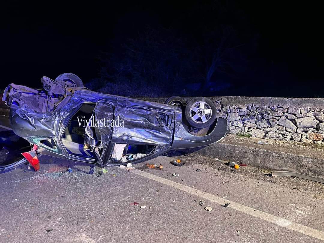 Auto si ribalta nel barese, , feriti gravemente quattro persone tra cui un bambino