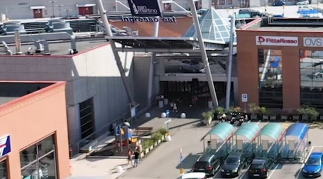 Parcheggio centro commerciale - risorsa dal web