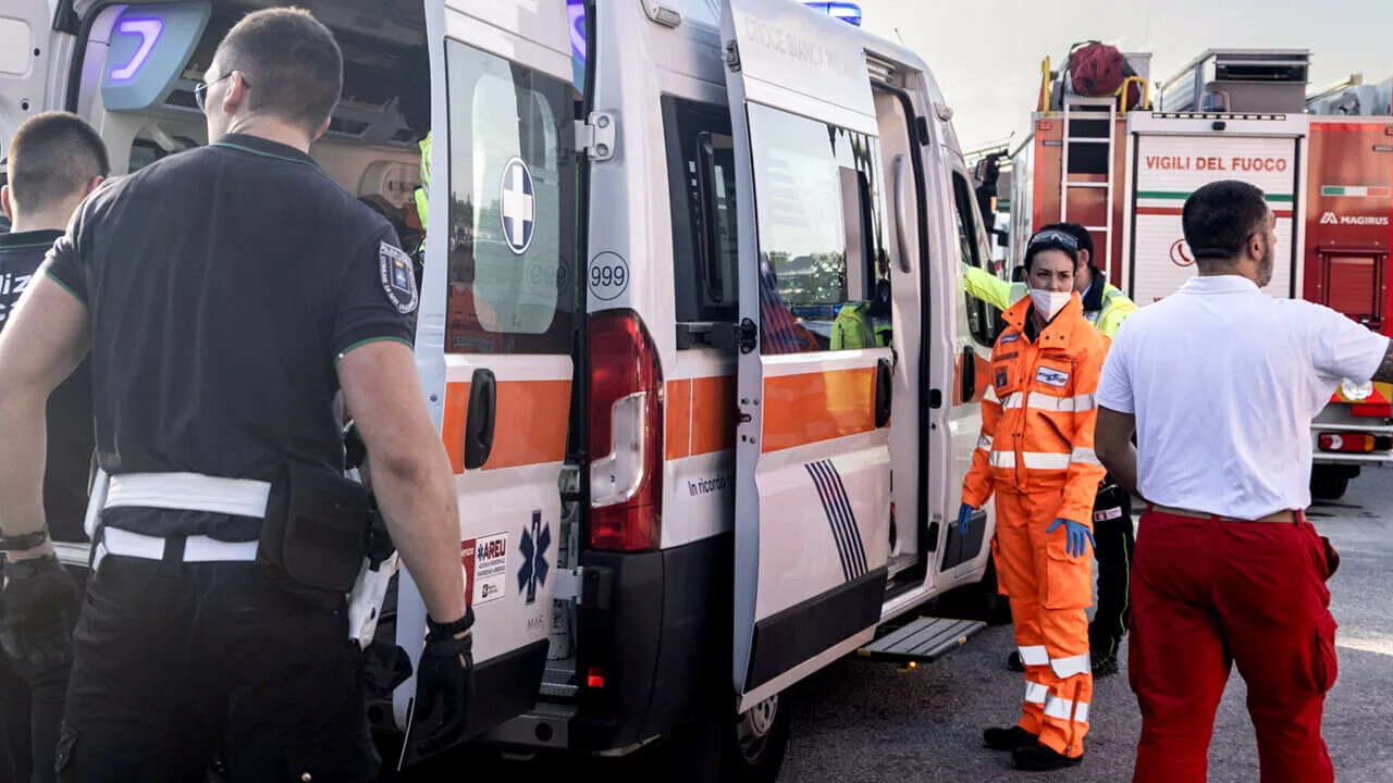 Bari, tragedia sfiorata, balcone viene giù, 34 persone non possono tornare a casa ma tutti gli hotel sono pieni