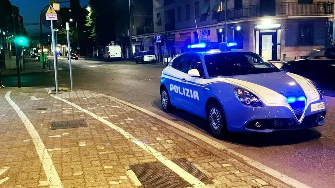 Ferisce con un coltello da cucina l’ex moglie che aveva in braccio un figlio, “Poi torno per ucciderti”