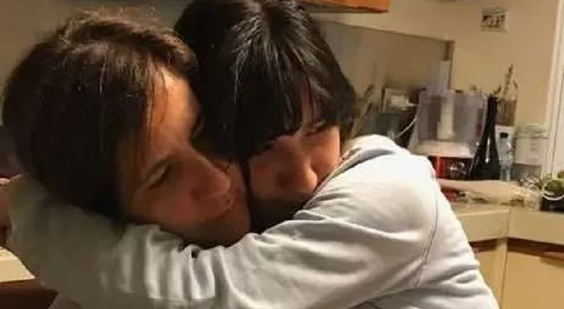 La famiglia di Giulia, trovata senza vita, affronta la tragedia con coraggio, mentre il presunto colpevole viene arrestato.
