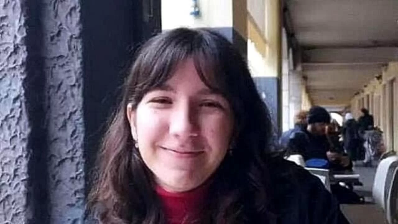La comunità di Saonara si prepara a dare l'ultimo saluto a Giulia Cecchettin. Il vescovo di Padova, monsignor Claudio Cipolla, celebrerà le esequie, in una cerimonia che unirà l'intero paese nel ricordo e nel dolore.