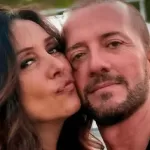 Gabriella Labate, nel suo nuovo romanzo "Nudi", condivide una storia di coraggio e amore, affrontando il suo tumore e la vita familiare.