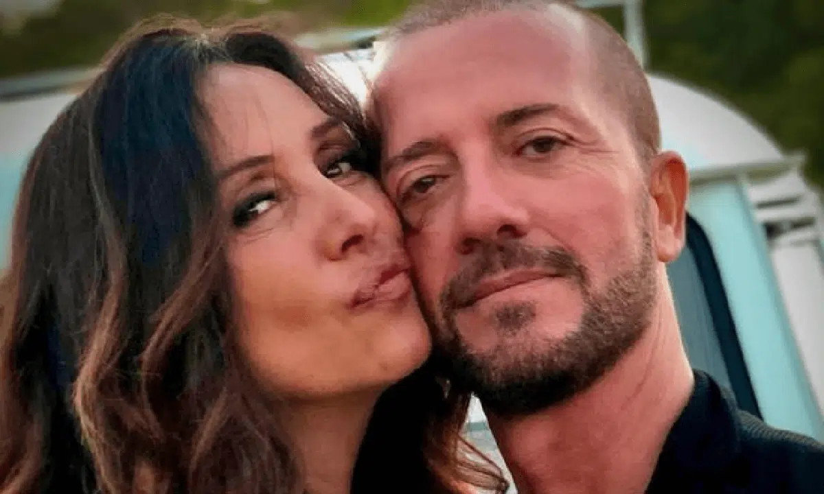 Gabriella Labate, nel suo nuovo romanzo "Nudi", condivide una storia di coraggio e amore, affrontando il suo tumore e la vita familiare.