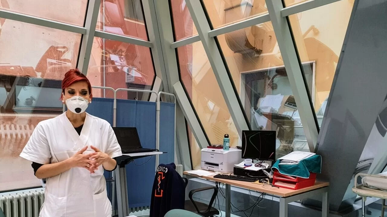 La dottoressa Erika Morelli, ammirata per il suo impegno durante la pandemia, è tristemente scomparsa. Venezia e Cepagatti piangono una figura eccezionale.