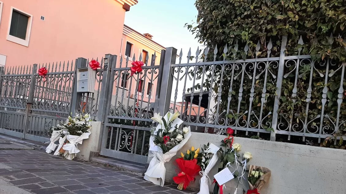 Comunità in lutto per Giulia Cecchettin, trovata morta nel lago di Barcis. La famiglia e i residenti esprimono il loro dolore, mentre le indagini si concentrano su Filippo Turetta, ancora in fuga.