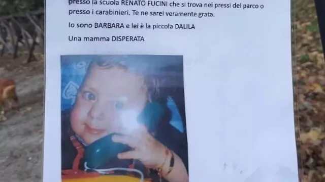 Barbara Farella, insegnante romana, lancia un commovente appello per recuperare i braccialetti e le foto della figlia Dalila, morta di leucemia, rubati nella sua borsa.