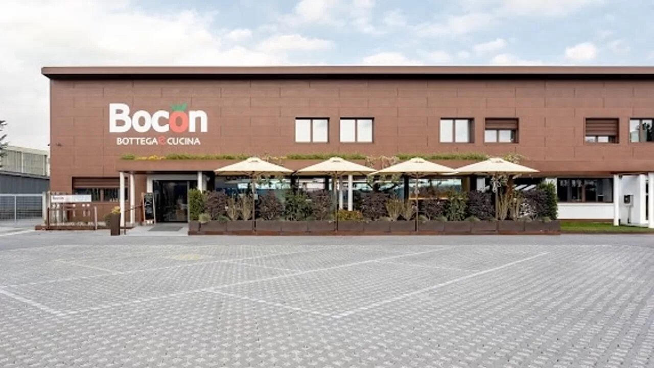In Pieve di Soligo, una giovane operaia albanese di 26 anni è morta in un tragico incidente sul lavoro presso un'azienda di surgelati.