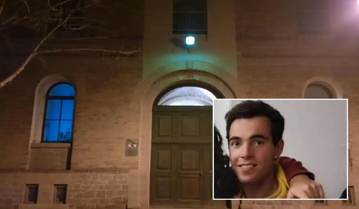 Filippo Turetta, sospettato dell'omicidio di Giulia Cecchettin, ha tentato il suicidio più volte durante la fuga. Detenuto in Germania, è sotto stretta sorveglianza.