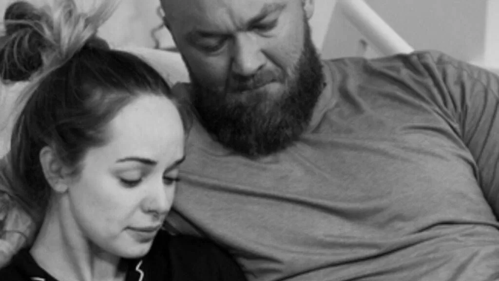 Thor Bjornsson, famoso come "La Montagna" in "Il Trono di Spade", e la moglie piangono la morte della loro terza figlia, Grace Morgan, chiedendo rispetto per la loro privacy.